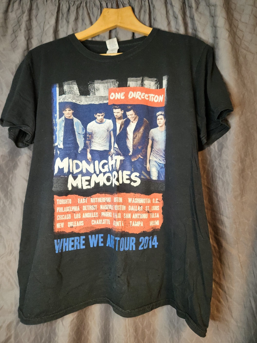 Gildan Black One Direction Midnight Memories Tour Tee